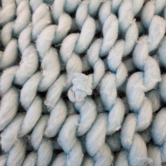 Chunky Knit Throw Blanket - Picture 5 of 10